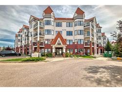 426-30 Royal Oak Plaza NW Calgary, AB T3G 0C1