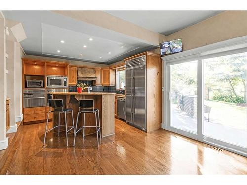 1405 24 Street Sw, Calgary, AB - Indoor Photo Showing Kitchen