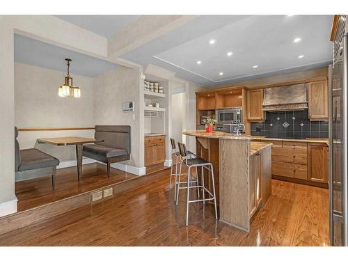 1405 24 Street Sw, Calgary, AB - Indoor Photo Showing Kitchen