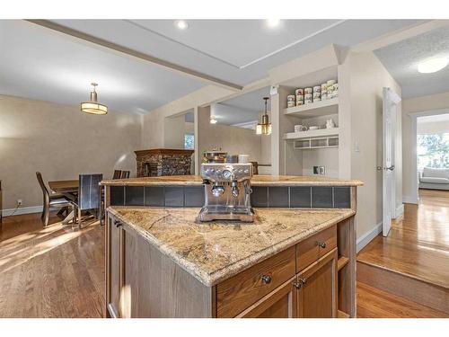 1405 24 Street Sw, Calgary, AB - Indoor Photo Showing Kitchen