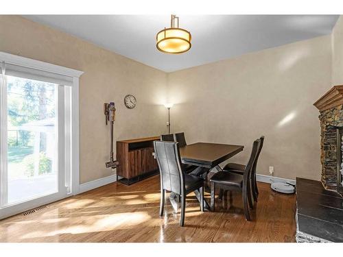 1405 24 Street Sw, Calgary, AB - Indoor Photo Showing Dining Room