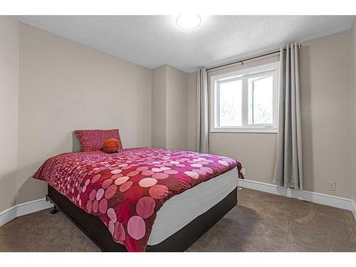 1405 24 Street Sw, Calgary, AB - Indoor Photo Showing Bedroom