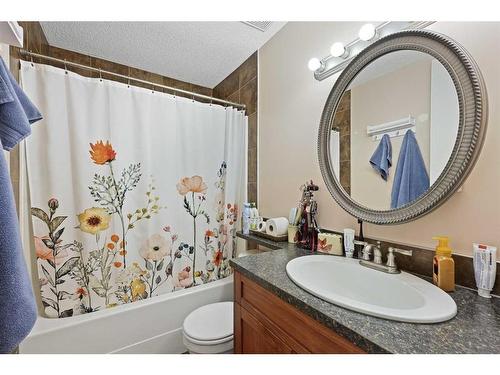 3-14736 Deerfield Drive Se, Calgary, AB - Indoor Photo Showing Bathroom