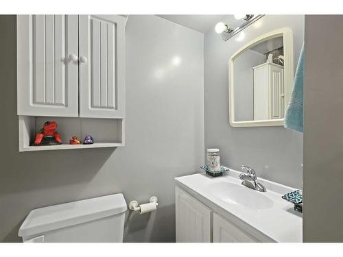 3-14736 Deerfield Drive Se, Calgary, AB - Indoor Photo Showing Bathroom