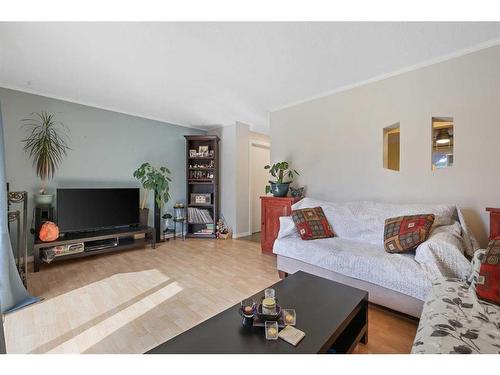 3-14736 Deerfield Drive Se, Calgary, AB - Indoor Photo Showing Living Room