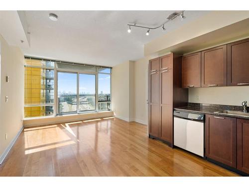 1305-3830 Brentwood Road Nw, Calgary, AB - Indoor Photo Showing Kitchen