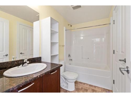 1305-3830 Brentwood Road Nw, Calgary, AB - Indoor Photo Showing Bathroom