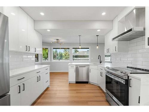 103 Scandia Bay Nw, Calgary, AB - Indoor Photo Showing Kitchen With Upgraded Kitchen