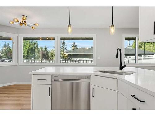 103 Scandia Bay Nw, Calgary, AB - Indoor Photo Showing Kitchen