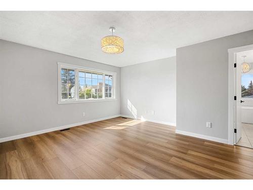 103 Scandia Bay Nw, Calgary, AB - Indoor Photo Showing Other Room