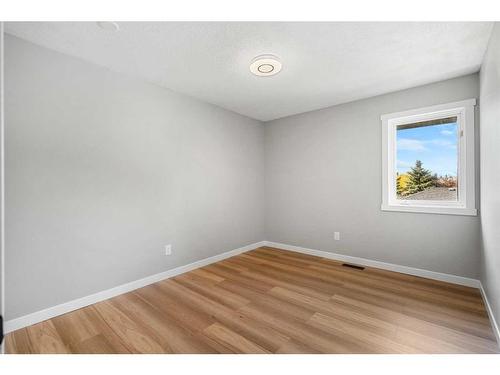 103 Scandia Bay Nw, Calgary, AB - Indoor Photo Showing Other Room