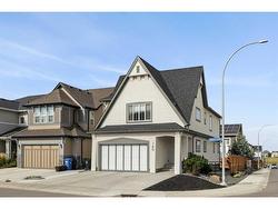 140 Magnolia Heights SE Calgary, AB T3M 2Z8