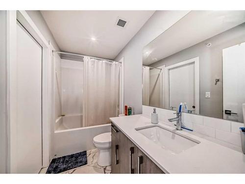 1408-681 Savanna Boulevard Ne, Calgary, AB - Indoor Photo Showing Bathroom