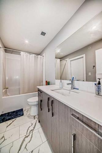 1408-681 Savanna Boulevard Ne, Calgary, AB - Indoor Photo Showing Bathroom