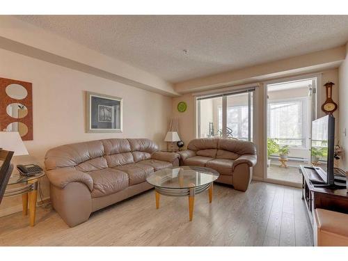 2112-5200 44 Avenue Ne, Calgary, AB - Indoor Photo Showing Living Room