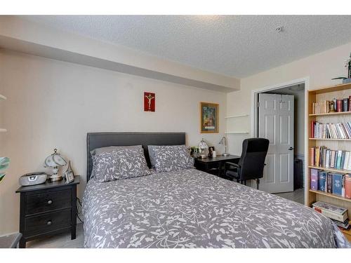 2112-5200 44 Avenue Ne, Calgary, AB - Indoor Photo Showing Bedroom