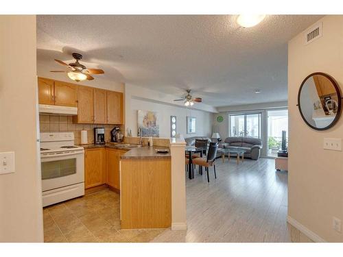 2112-5200 44 Avenue Ne, Calgary, AB - Indoor Photo Showing Kitchen