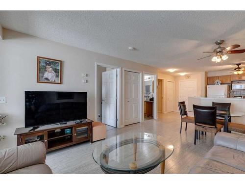 2112-5200 44 Avenue Ne, Calgary, AB - Indoor Photo Showing Living Room