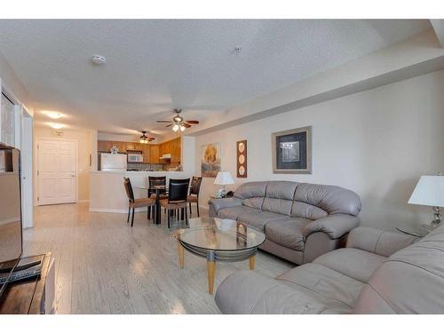 2112-5200 44 Avenue Ne, Calgary, AB - Indoor Photo Showing Living Room