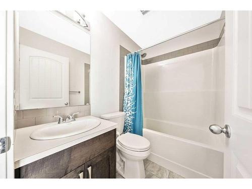 308 Cornergate Row Ne, Calgary, AB - Indoor Photo Showing Bathroom