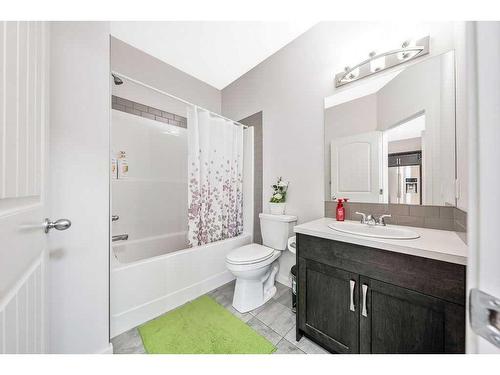 308 Cornergate Row East, Calgary, AB - Indoor Photo Showing Bathroom