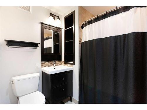 122-4525 31 Street Sw, Calgary, AB - Indoor Photo Showing Bathroom