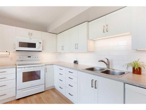 122-4525 31 Street Sw, Calgary, AB - Indoor Photo Showing Kitchen With Double Sink