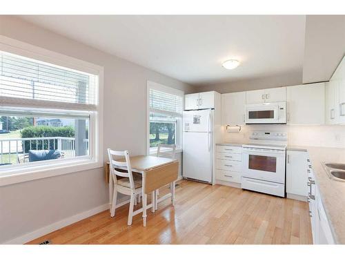 122-4525 31 Street Sw, Calgary, AB - Indoor Photo Showing Kitchen With Double Sink