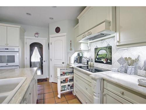 255046 Tsp Rd250 Road, Rural Wheatland County, AB - Indoor Photo Showing Kitchen