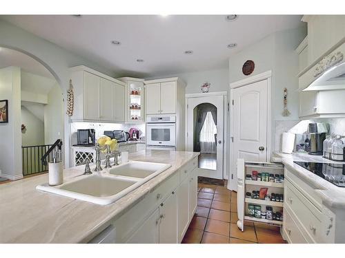 255046 Tsp Rd250 Road, Rural Wheatland County, AB - Indoor Photo Showing Kitchen With Double Sink