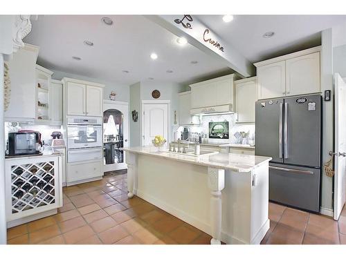 255046 Tsp Rd250 Road, Rural Wheatland County, AB - Indoor Photo Showing Kitchen With Upgraded Kitchen