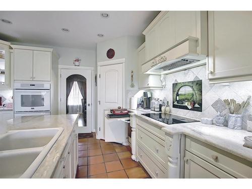 255046 Tsp Rd250 Road, Rural Wheatland County, AB - Indoor Photo Showing Kitchen