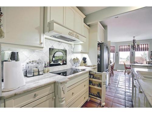 255046 Tsp Rd250 Road, Rural Wheatland County, AB - Indoor Photo Showing Kitchen