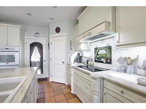 255046 Tsp Rd250 Road, Rural Wheatland County, AB - Indoor Photo Showing Kitchen