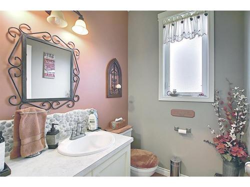 255046 Tsp Rd250 Road, Rural Wheatland County, AB - Indoor Photo Showing Bathroom