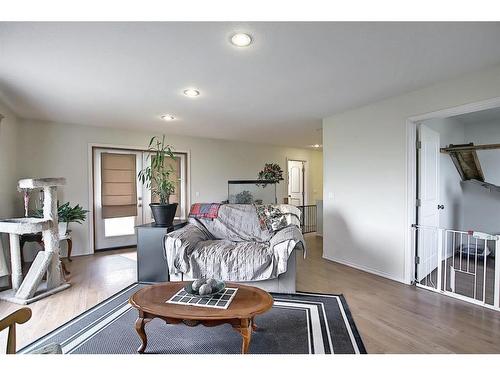 255046 Tsp Rd250 Road, Rural Wheatland County, AB - Indoor Photo Showing Living Room