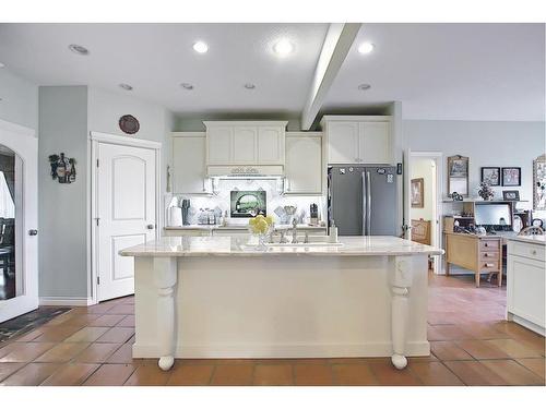 255046 Tsp Rd250 Road, Rural Wheatland County, AB - Indoor Photo Showing Kitchen With Upgraded Kitchen