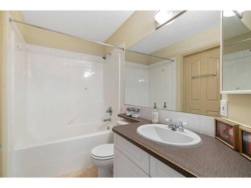 7787 Springbank Way Sw, Calgary, AB - Indoor Photo Showing Bathroom