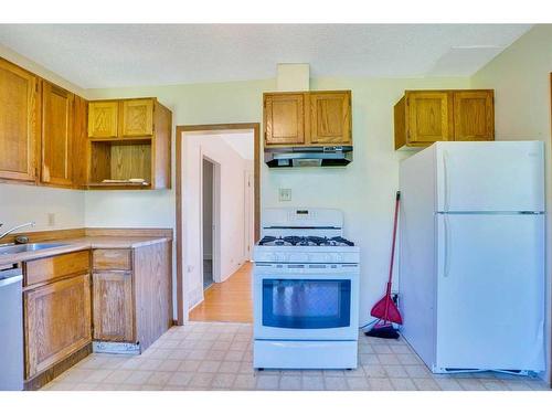 408 3 Street, Cochrane, AB - Indoor Photo Showing Kitchen With Double Sink