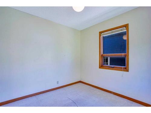 408 3 Street, Cochrane, AB - Indoor Photo Showing Other Room