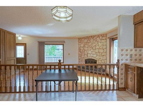 111 Oakmount Way Sw, Calgary, AB - Indoor Photo Showing Dining Room