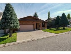 111 Oakmount Way SW Calgary, AB T2V 4Z2