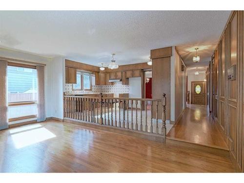 111 Oakmount Way Sw, Calgary, AB - Indoor Photo Showing Other Room