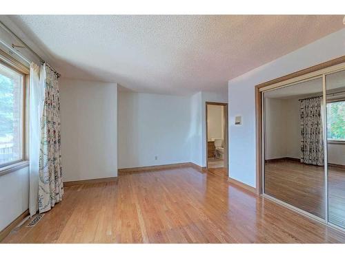 111 Oakmount Way Sw, Calgary, AB - Indoor Photo Showing Other Room