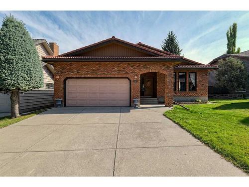 111 Oakmount Way Sw, Calgary, AB - Outdoor