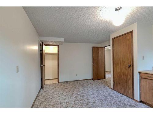 111 Oakmount Way Sw, Calgary, AB - Indoor Photo Showing Other Room