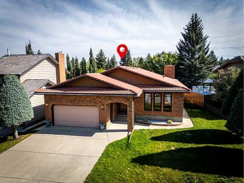 111 Oakmount Way Sw, Calgary, AB - Outdoor