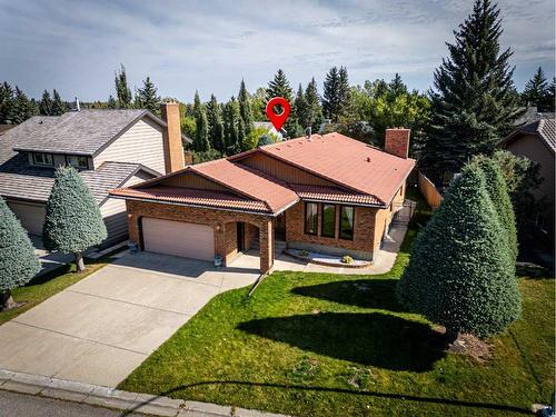 111 Oakmount Way Sw, Calgary, AB - Outdoor