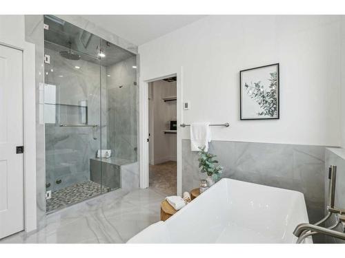 4804 5 Avenue Sw, Calgary, AB - Indoor Photo Showing Bathroom