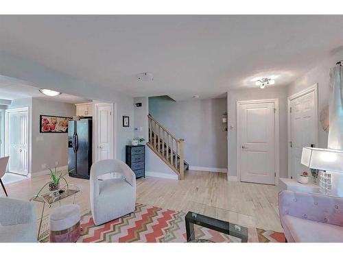 2417 53 Avenue Sw, Calgary, AB - Indoor Photo Showing Living Room